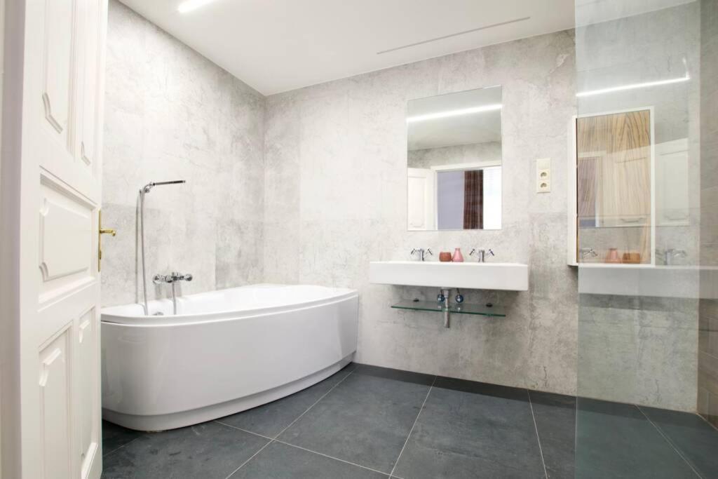 Premium Apartment By Hi5 - Best Ever Budapest Extérieur photo